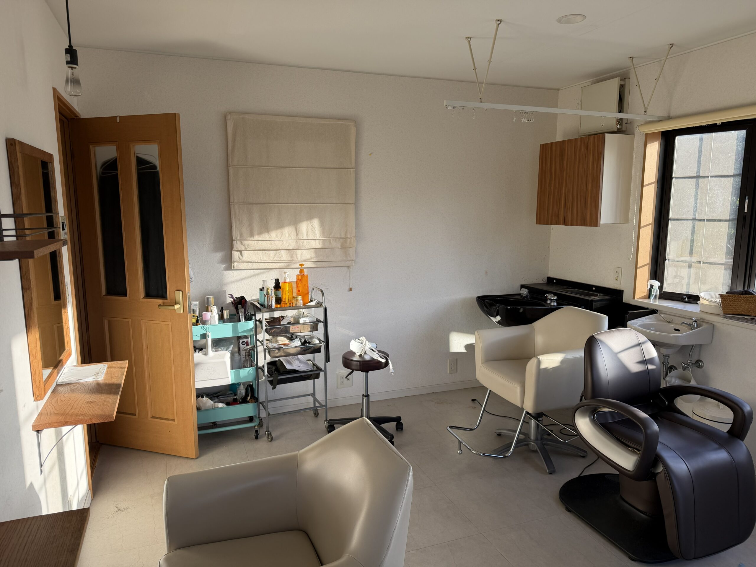 店舗リフォーム事例紹介：「ono美容室」がシックモダンにリニューアル